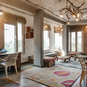 J House Near Bhikaji Ostello